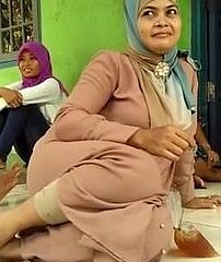 Beautiful Indonesian mom upon hijab