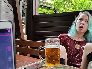 Op afstand orgasme Controle fore-part mijn stiefzuster in pub!