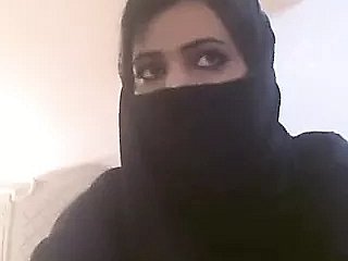 Arabische Frauen involving Hijab zeigen ihre Titten