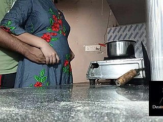 Devar Have sexual intercourse Unending Pinky Bhabi nearly der Küche